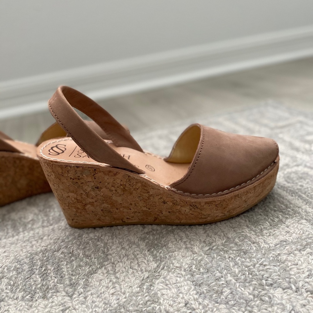 TAN WEDGE SANDALS sz 37